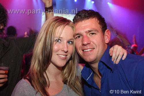 100930_069_happy_student_partymania