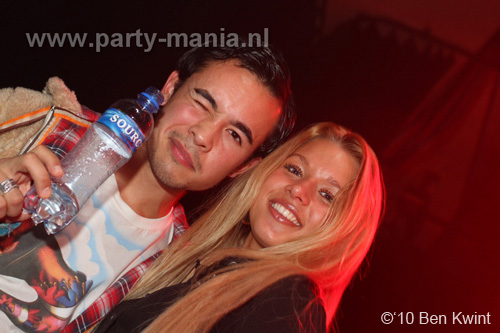 100930_087_happy_student_partymania