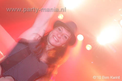 100930_088_happy_student_partymania