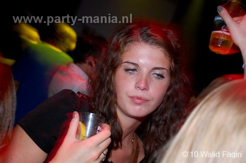 100930_005_happy_student_partymania