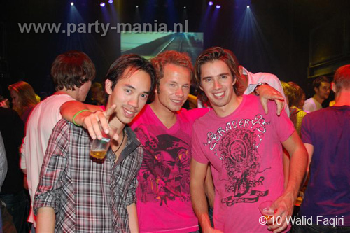 100930_010_happy_student_partymania