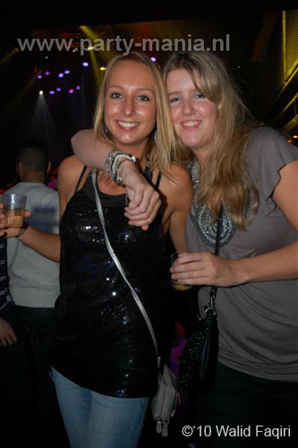 100930_013_happy_student_partymania