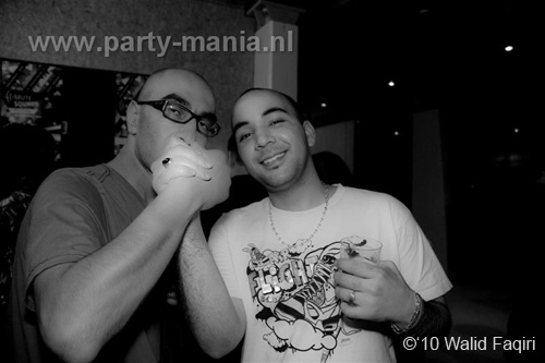 100930_023_happy_student_partymania