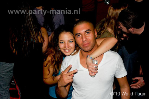 100930_032_happy_student_partymania