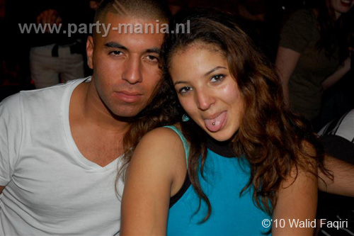 100930_034_happy_student_partymania