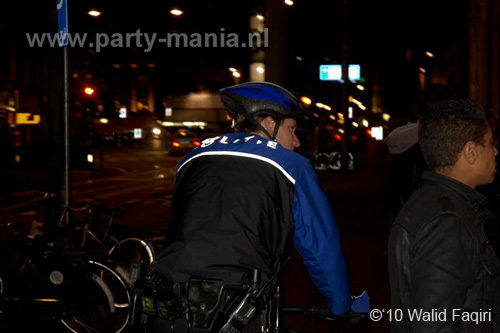 100930_045_happy_student_partymania