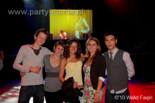 100930_049_happy_student_partymania