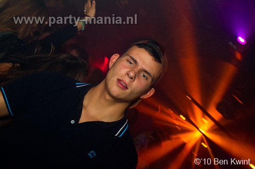 101008_026_westwood_partymania