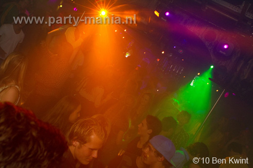 101008_062_westwood_partymania