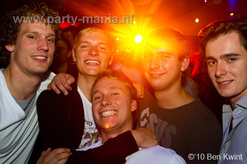 101008_141_westwood_partymania