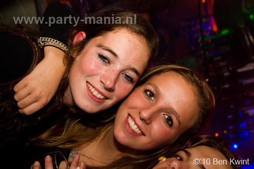 101008_151_westwood_partymania