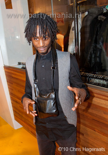 101224_205_los_partymania