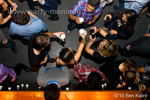 101215_034_housequake_partymania