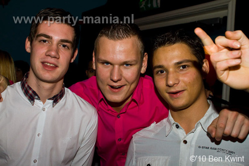 110108_065_it's_all_about_friends_partymania