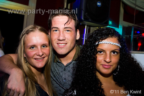 110211_011_maximaal_partymania