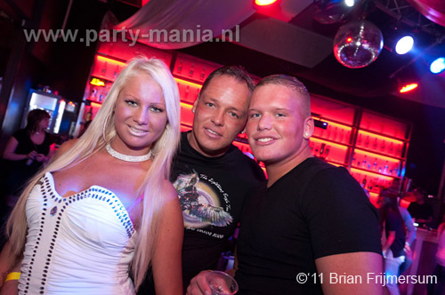 110303_033_punk_leparis_partymania