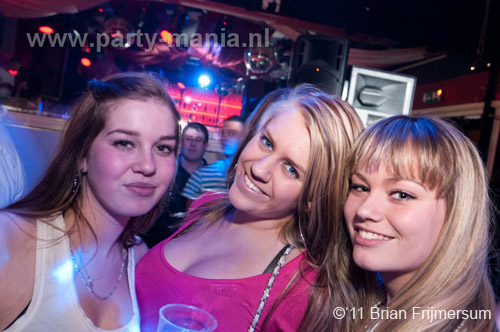 110303_047_punk_leparis_partymania