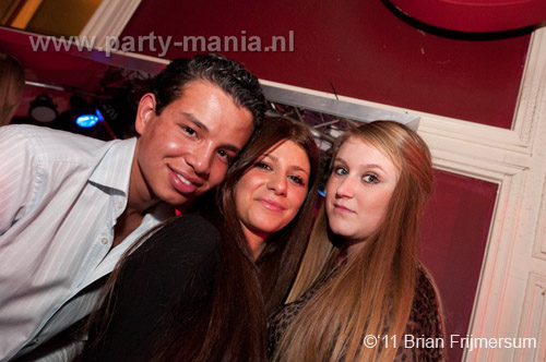 110303_083_punk_leparis_partymania