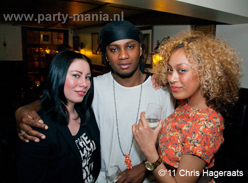 110402_010_de_dans_taveerne_partymania_denhaag