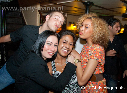 110402_060_de_dans_taveerne_partymania_denhaag