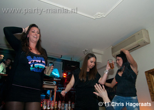 110402_071_de_dans_taveerne_partymania_denhaag