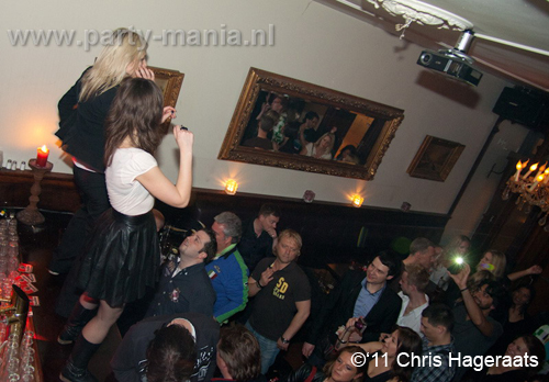 110402_075_de_dans_taveerne_partymania_denhaag