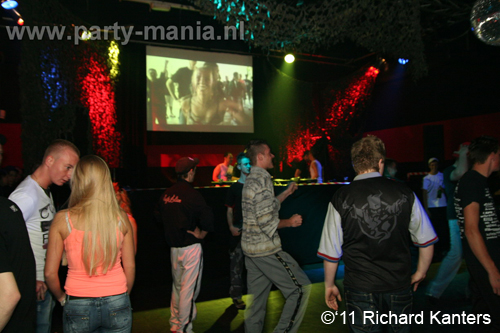 110416_013_beukgevaar_bazart_partymania_denhaag