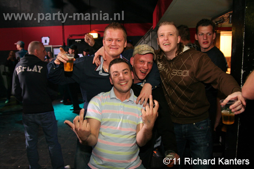 110416_015_beukgevaar_bazart_partymania_denhaag