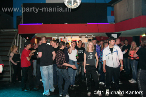 110416_020_beukgevaar_bazart_partymania_denhaag