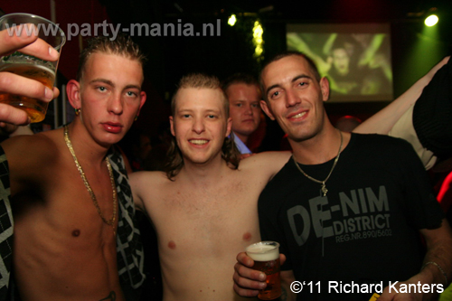 110416_045_beukgevaar_bazart_partymania_denhaag