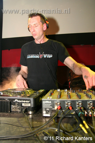 110416_074_beukgevaar_bazart_partymania_denhaag