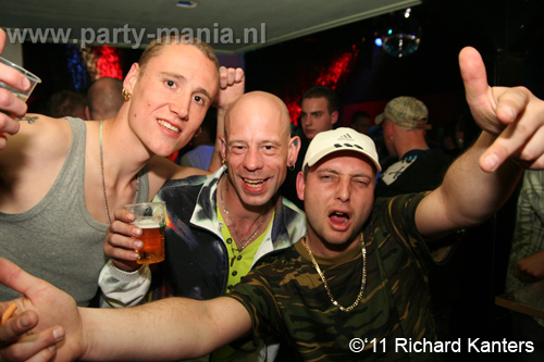 110416_085_beukgevaar_bazart_partymania_denhaag