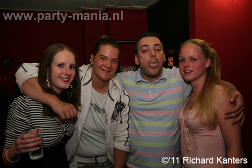 110416_124_beukgevaar_bazart_partymania_denhaag