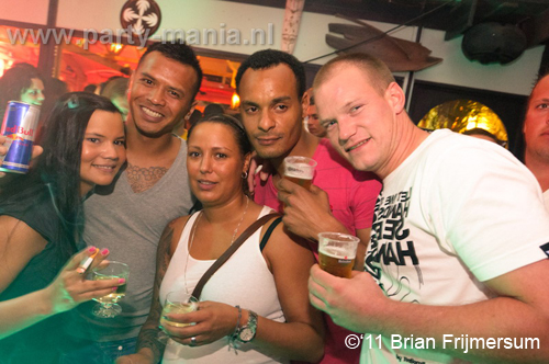 110424_024_latin_lovers_on_the_beach_brunotti_beachhouse_partymania_denhaag