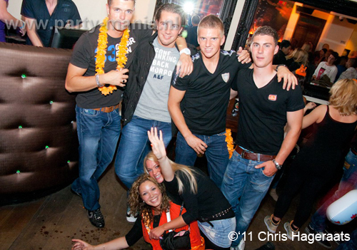 110429_023_luden_partymania_denhaag