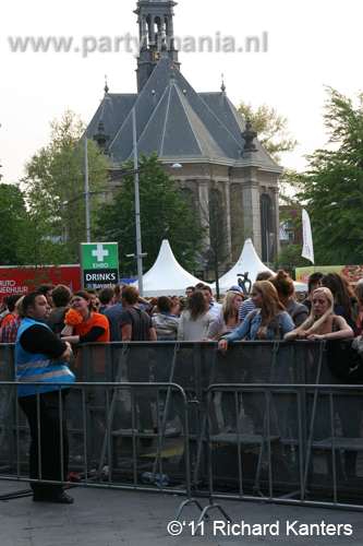 110429_001_life_i_live_partymania_denhaag