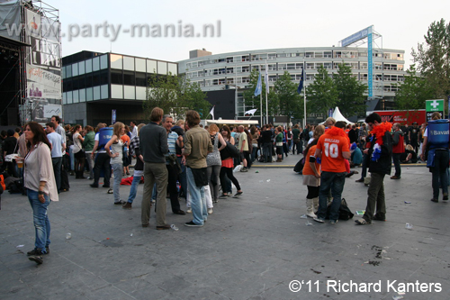 110429_003_life_i_live_partymania_denhaag