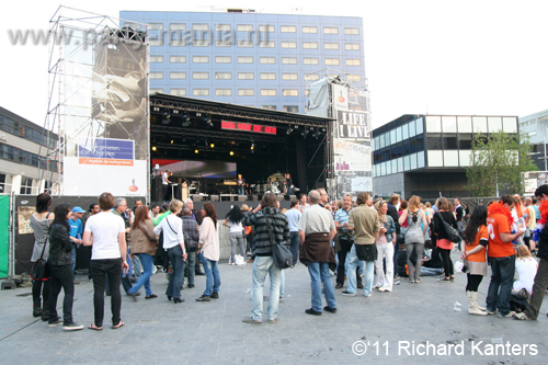 110429_005_life_i_live_partymania_denhaag