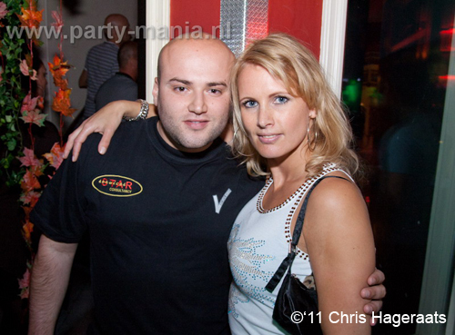 110528_050_manjefiek_club_leparis_partymania_denhaag