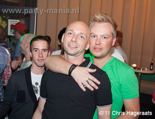 110528_056_manjefiek_club_leparis_partymania_denhaag