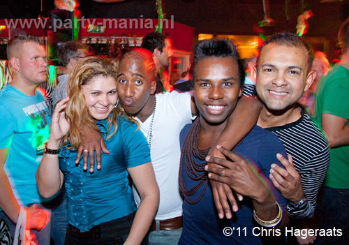 110528_069_manjefiek_club_leparis_partymania_denhaag