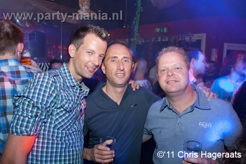 110528_073_manjefiek_club_leparis_partymania_denhaag