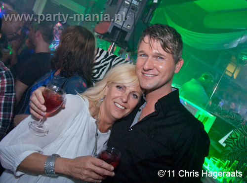 110528_089_manjefiek_club_leparis_partymania_denhaag