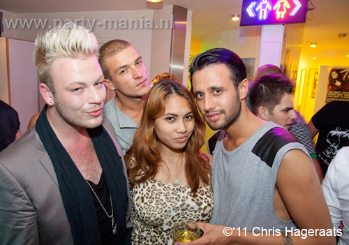 110528_091_manjefiek_club_leparis_partymania_denhaag