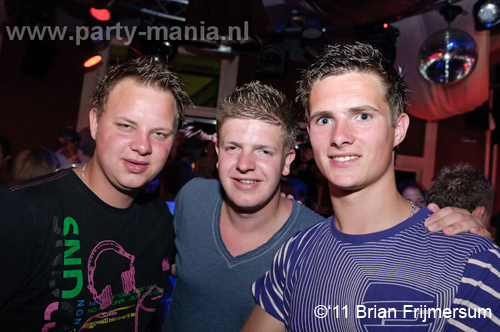 110603_044_maximaal_club_leparis_partymania_denhaag