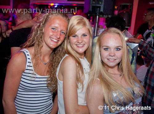 110604_033_womanizer_club_leparis_partymania_denhaag