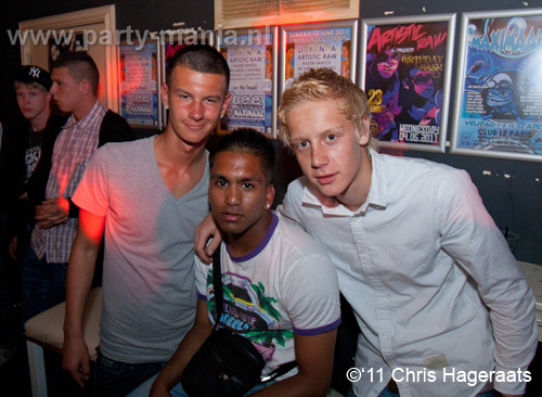 110604_053_womanizer_club_leparis_partymania_denhaag