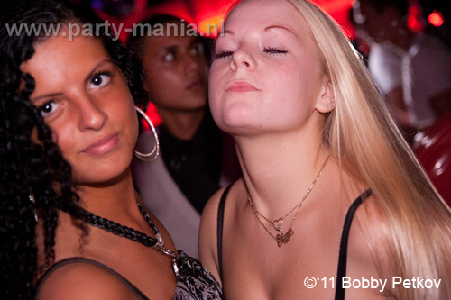 110617_022_maximaal_club_leparis_partymania_denhaag