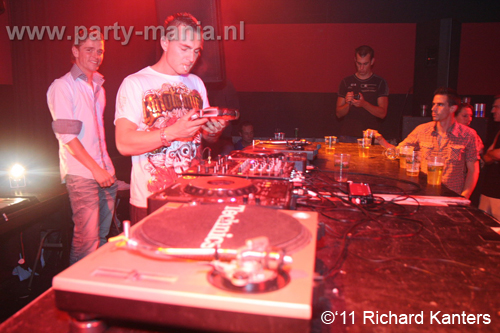 110618_134_beukgevaar_bazart_partymania_denhaag