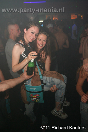 110618_177_beukgevaar_bazart_partymania_denhaag